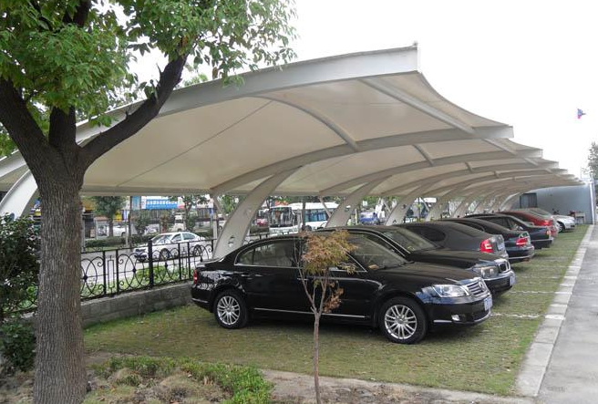 膜結(jié)構(gòu)車棚有哪些特點(diǎn)？